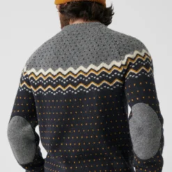 Trui Fjallraven Men Ovik Knit Sweater Dark Grey-Grey 12 Trui Fjallraven Men Ovik Knit Sweater Dark Grey-Grey -The North Kleding Winkel Ovik Knit Sweater M 81829 555 F DETAIL FJR 1